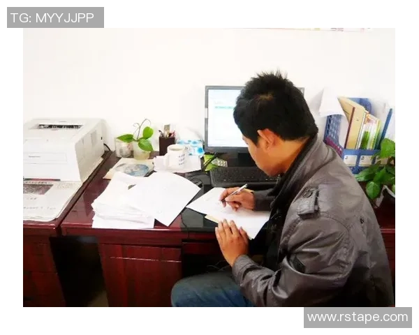 黄伟专访：从青涩球员到足球教练的成长之路与心路历程回顾MBA